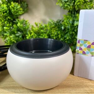 Scentsy Mod Warmer in Taupe - NEW with 4 Scentsy Bar Wax Melts